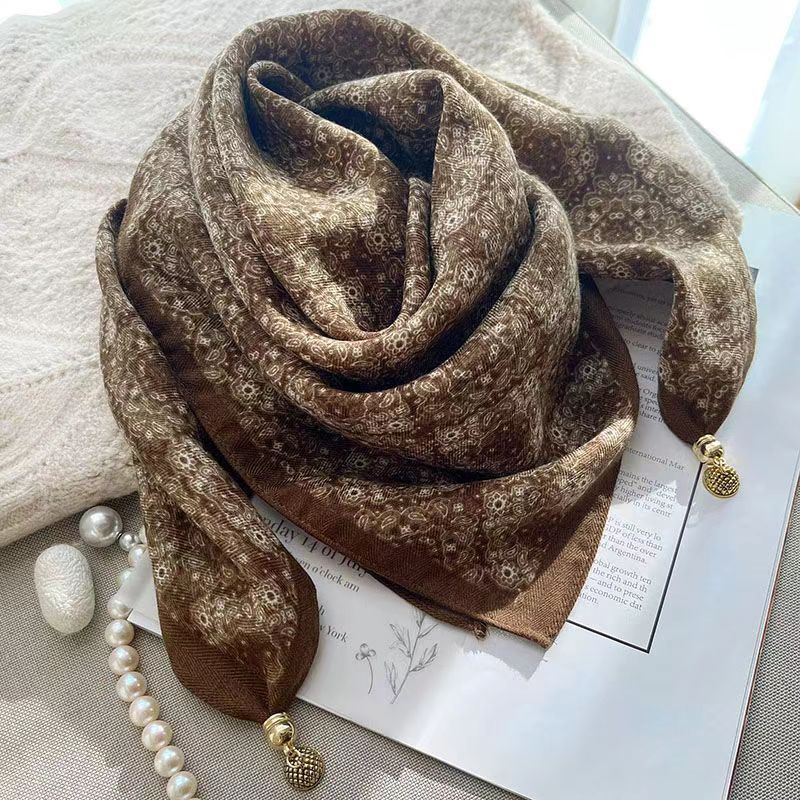 Women's Elegant Scarf with Magnetic Pendant Closure - vimin